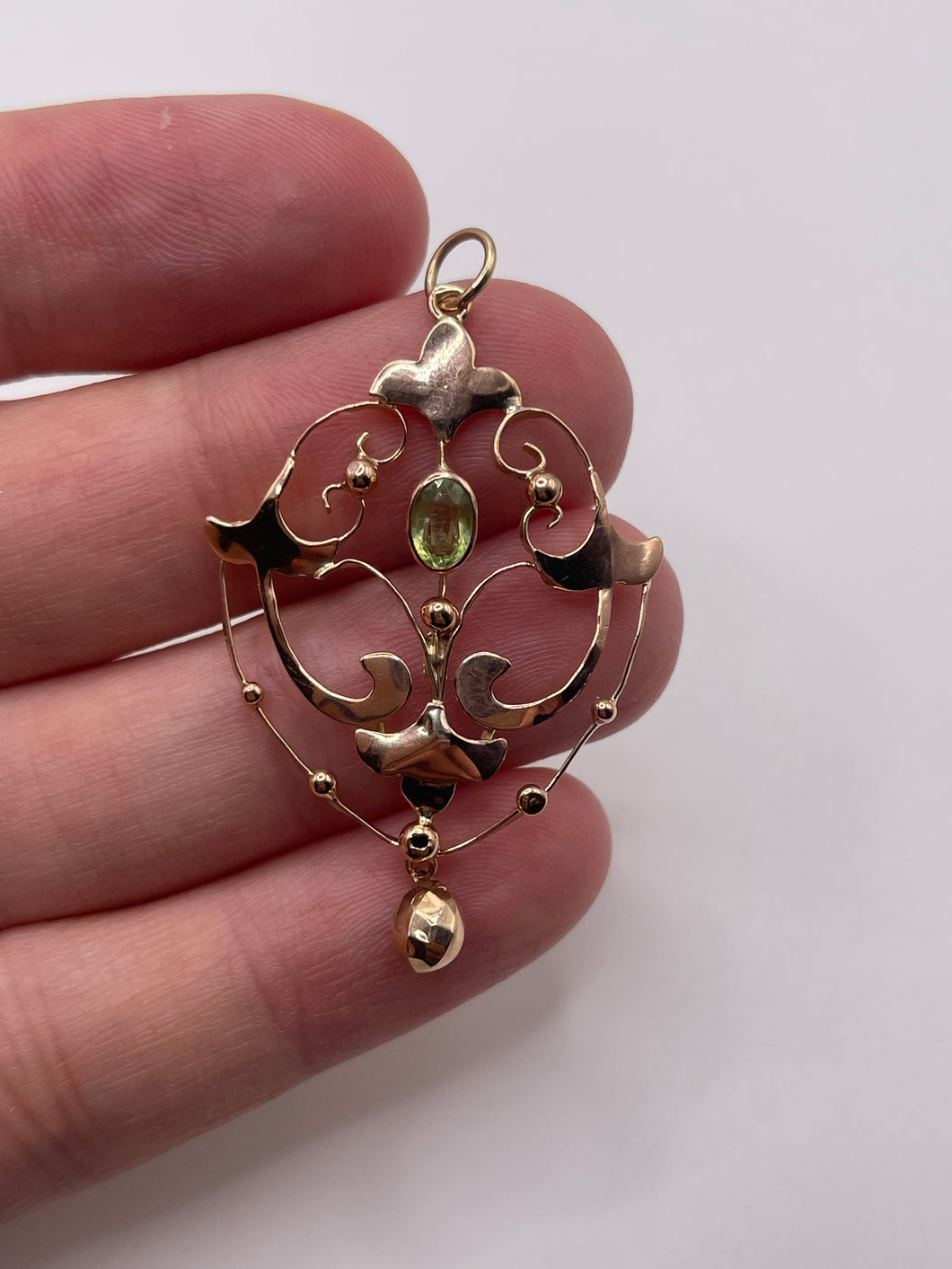 9ct rose gold peridot pendant