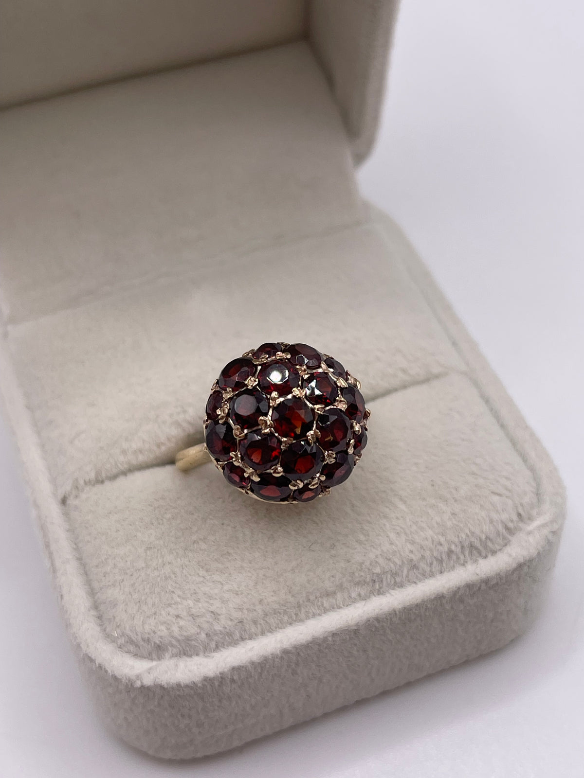 9ct gold garnet cluster ring