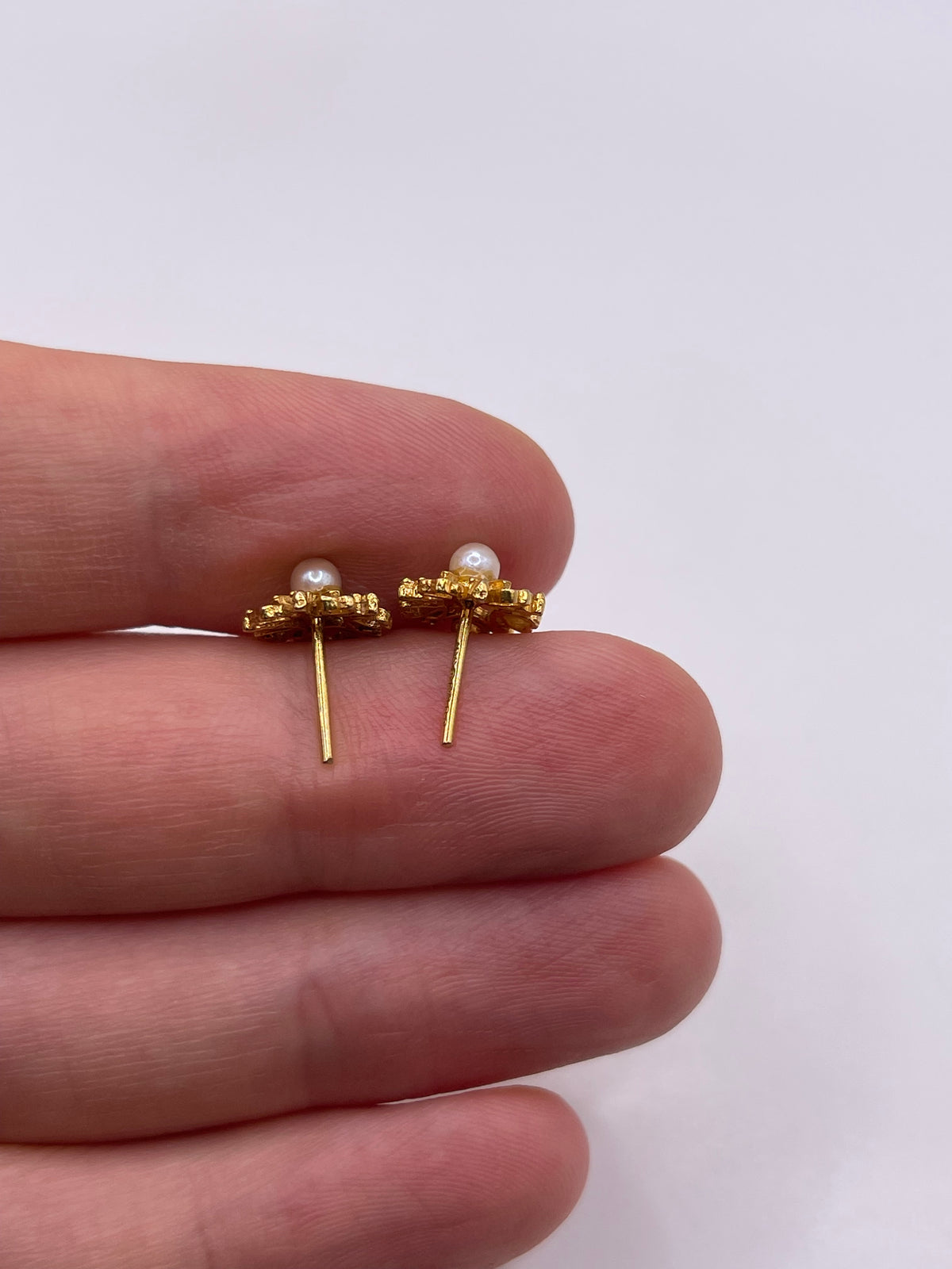 9ct gold pearl earrings