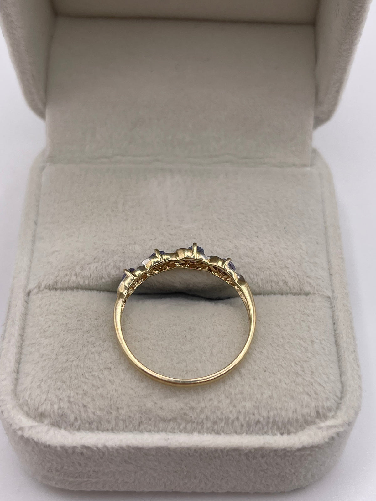 9ct gold tanzanite and diamond ring