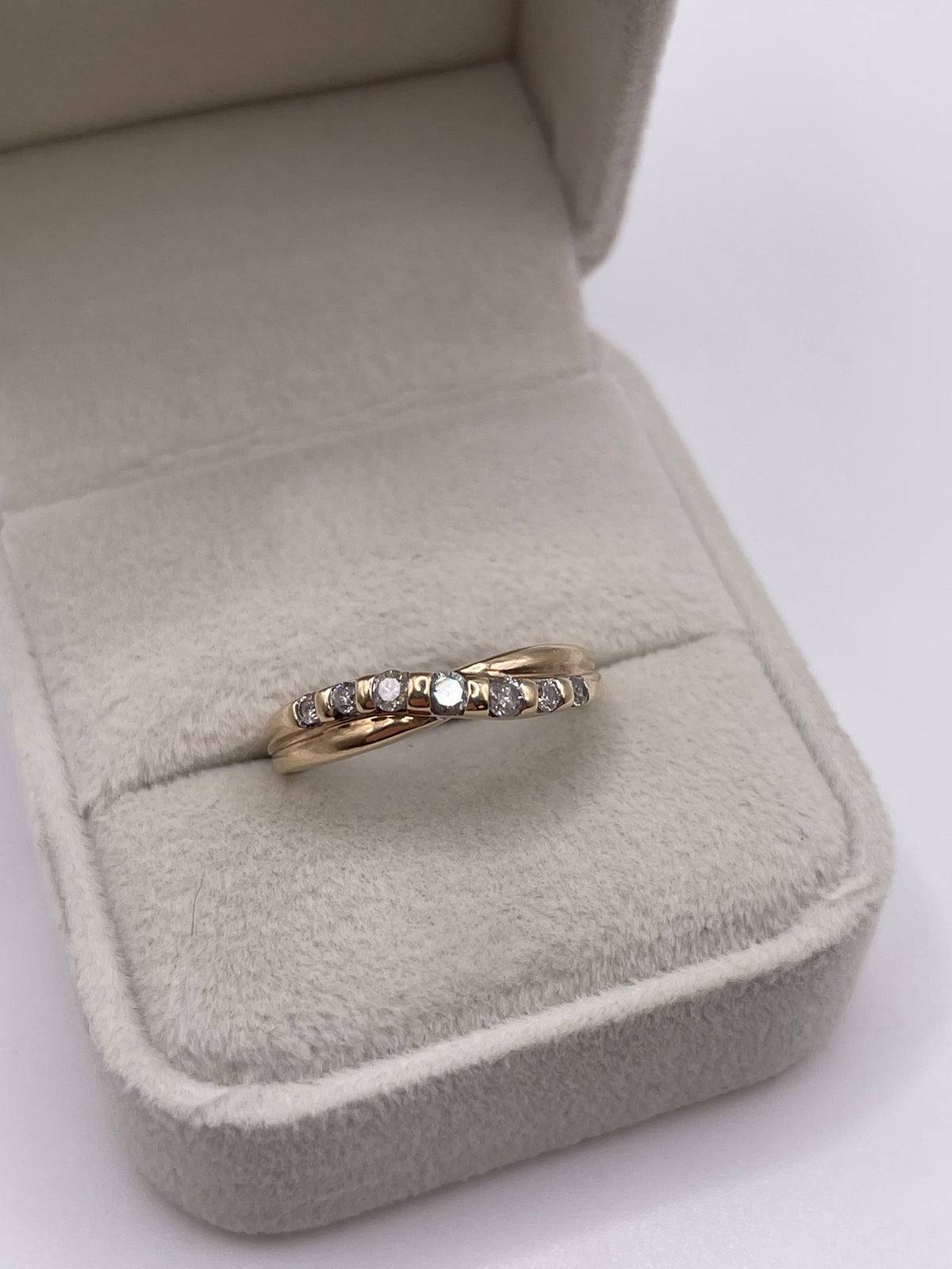 9ct gold diamond ring
