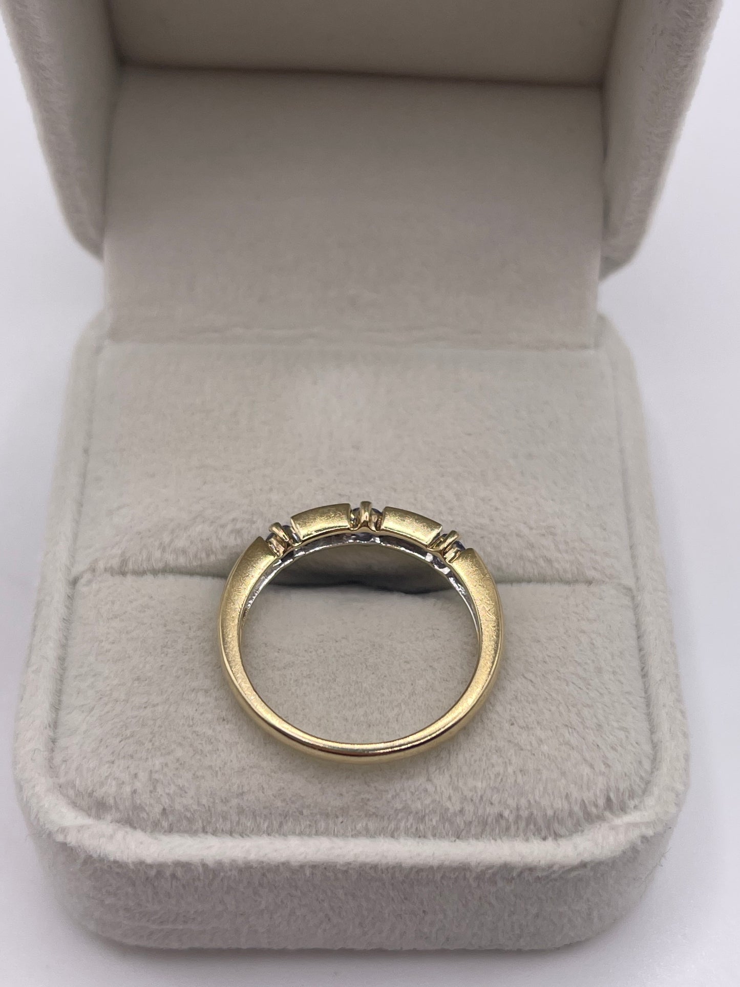 9ct gold tanzanite and diamond ring
