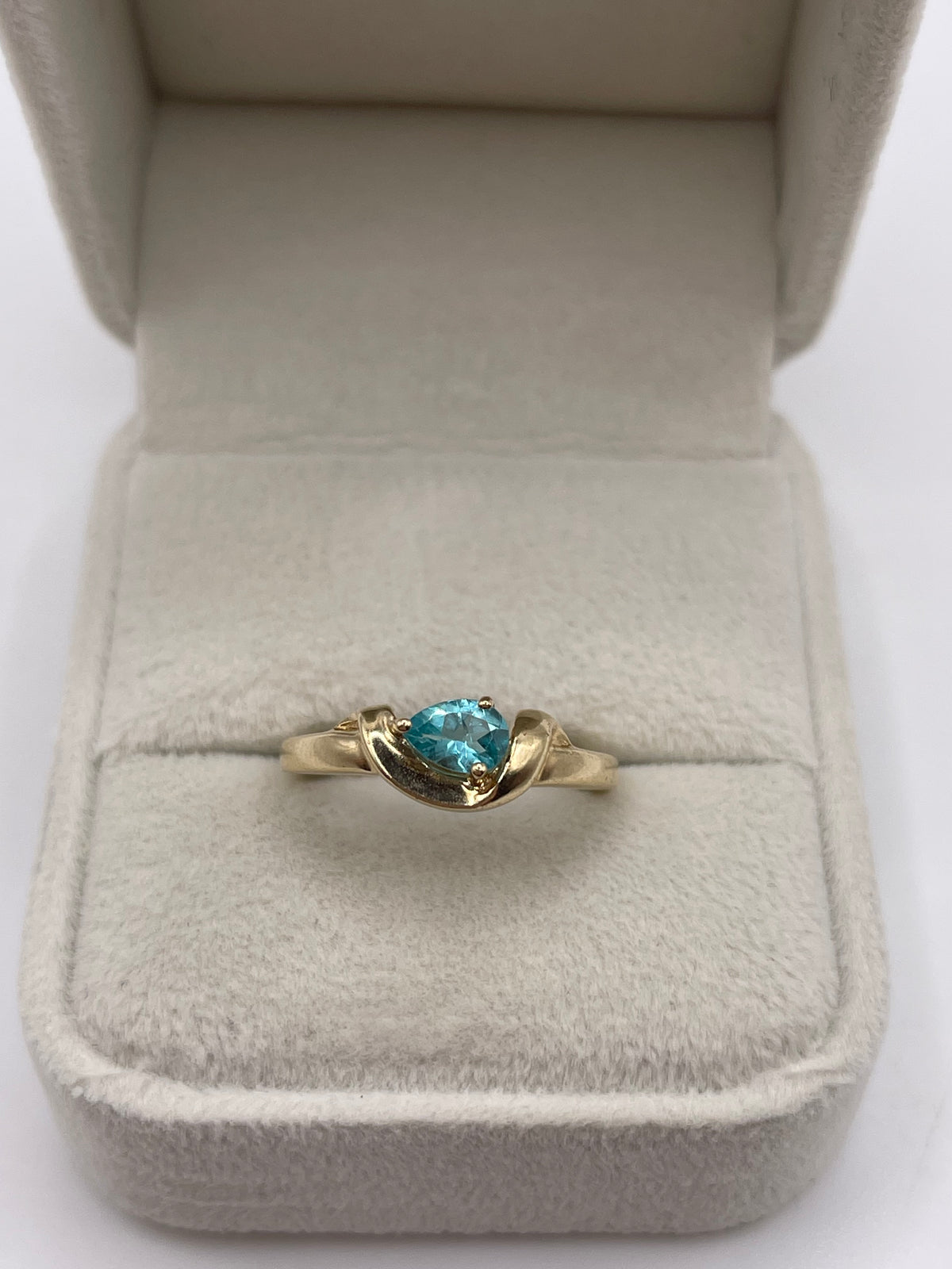 9ct gold emerald ring