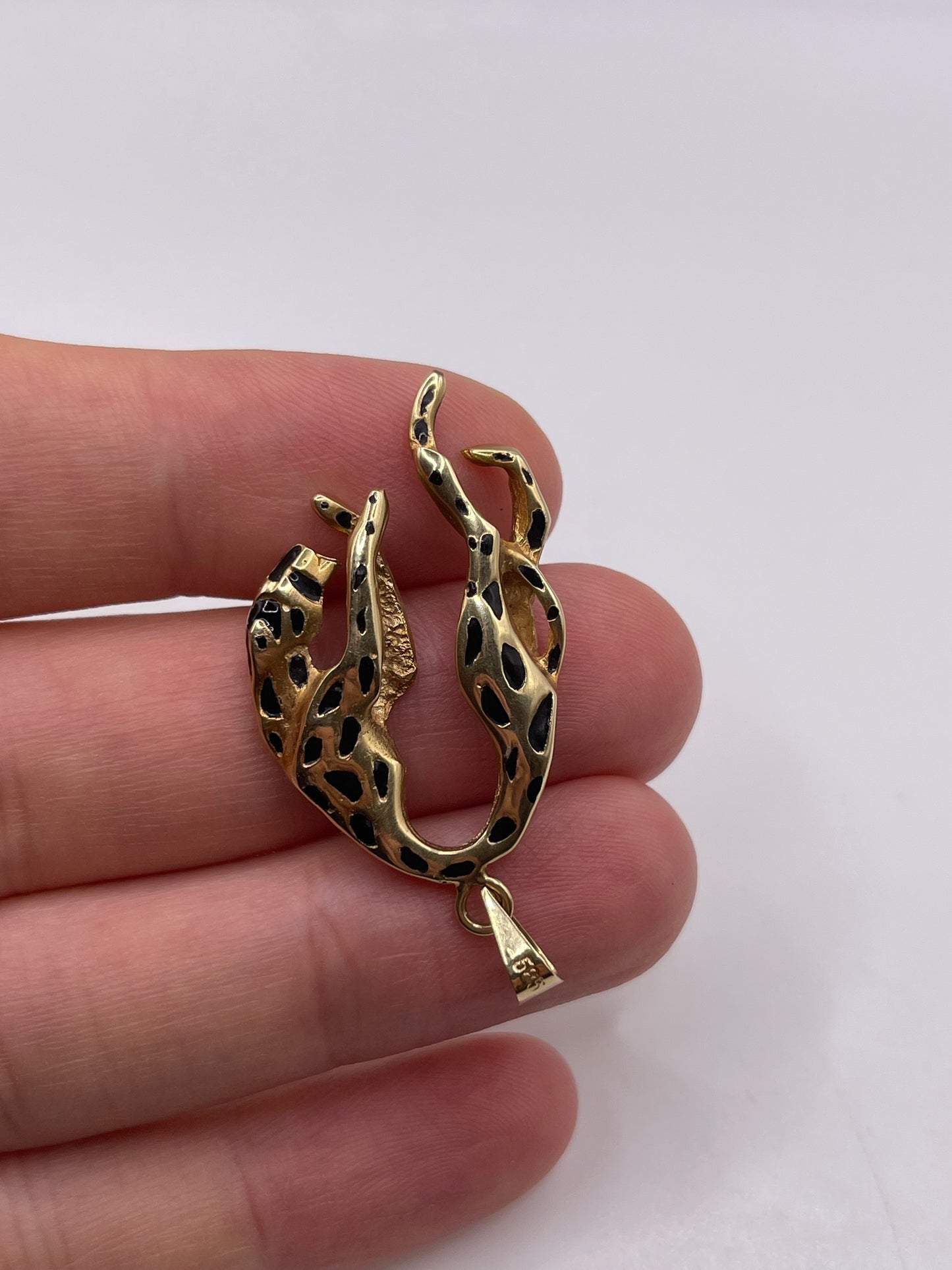 Heavy 14ct gold enamel panther pendant