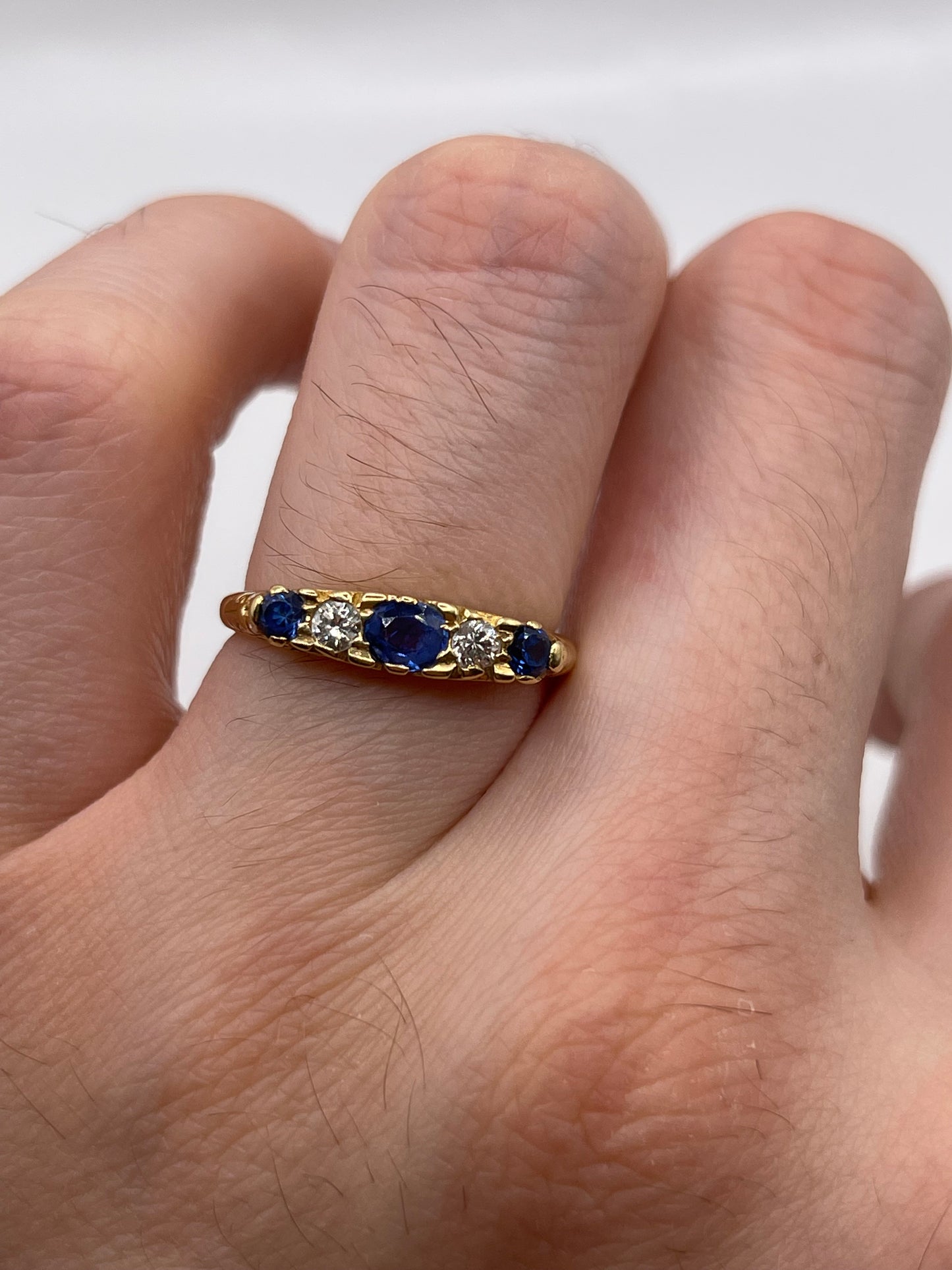18ct gold sapphire and diamond ring