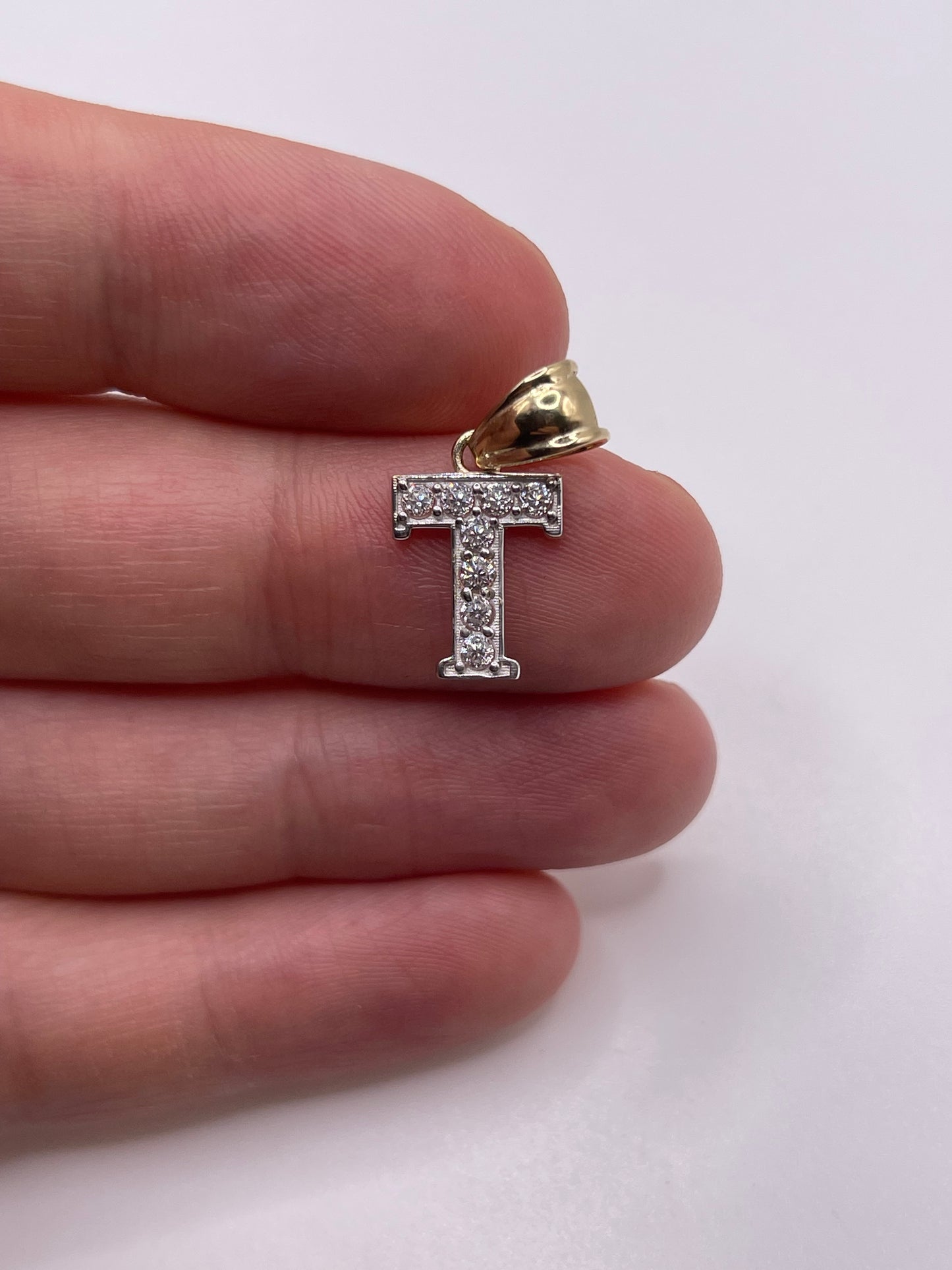 9ct gold cz initial T pendant