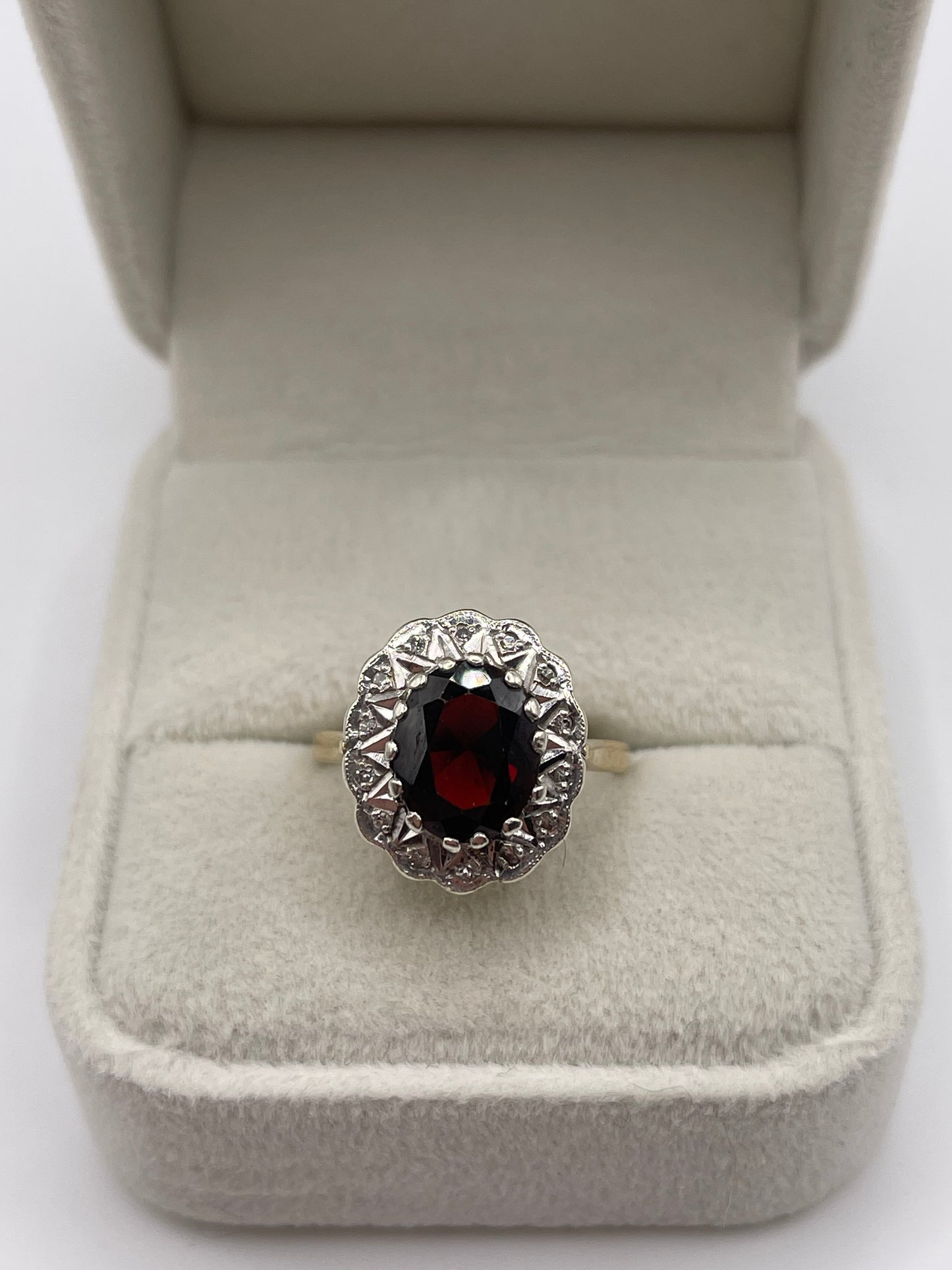 9ct gold garnet and diamond ring