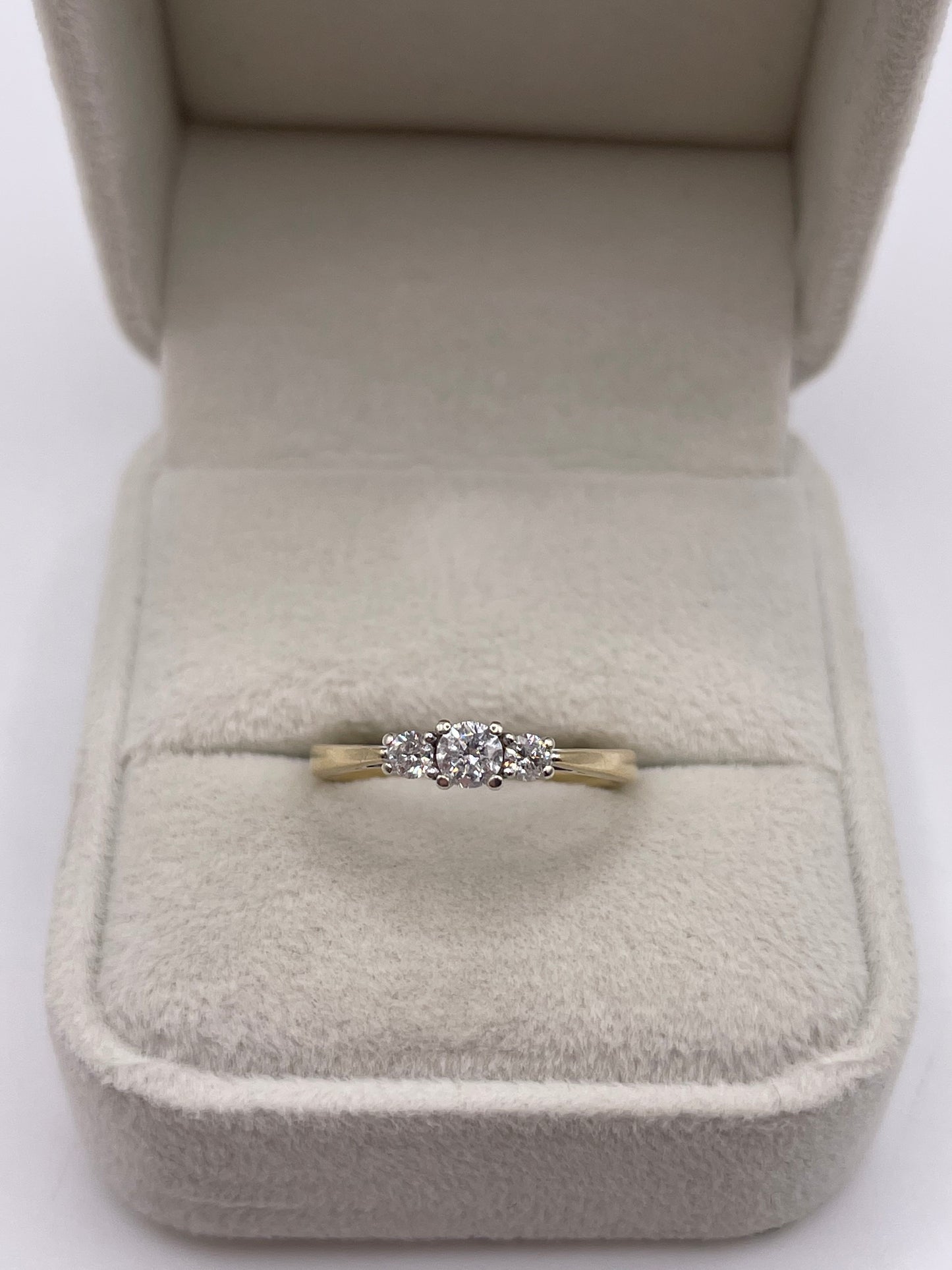 9ct gold diamond ring