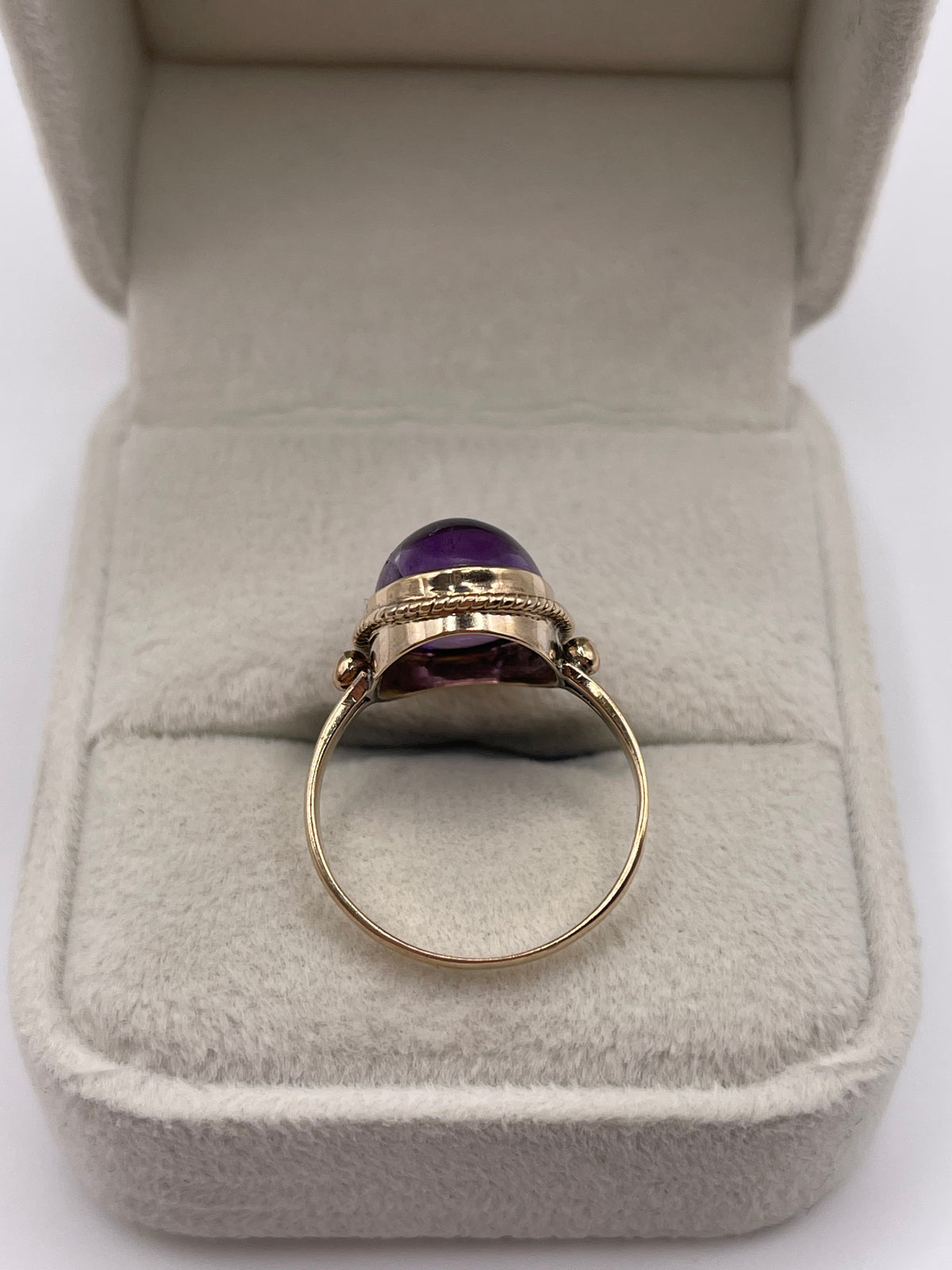 9ct gold cabochon amethyst ring