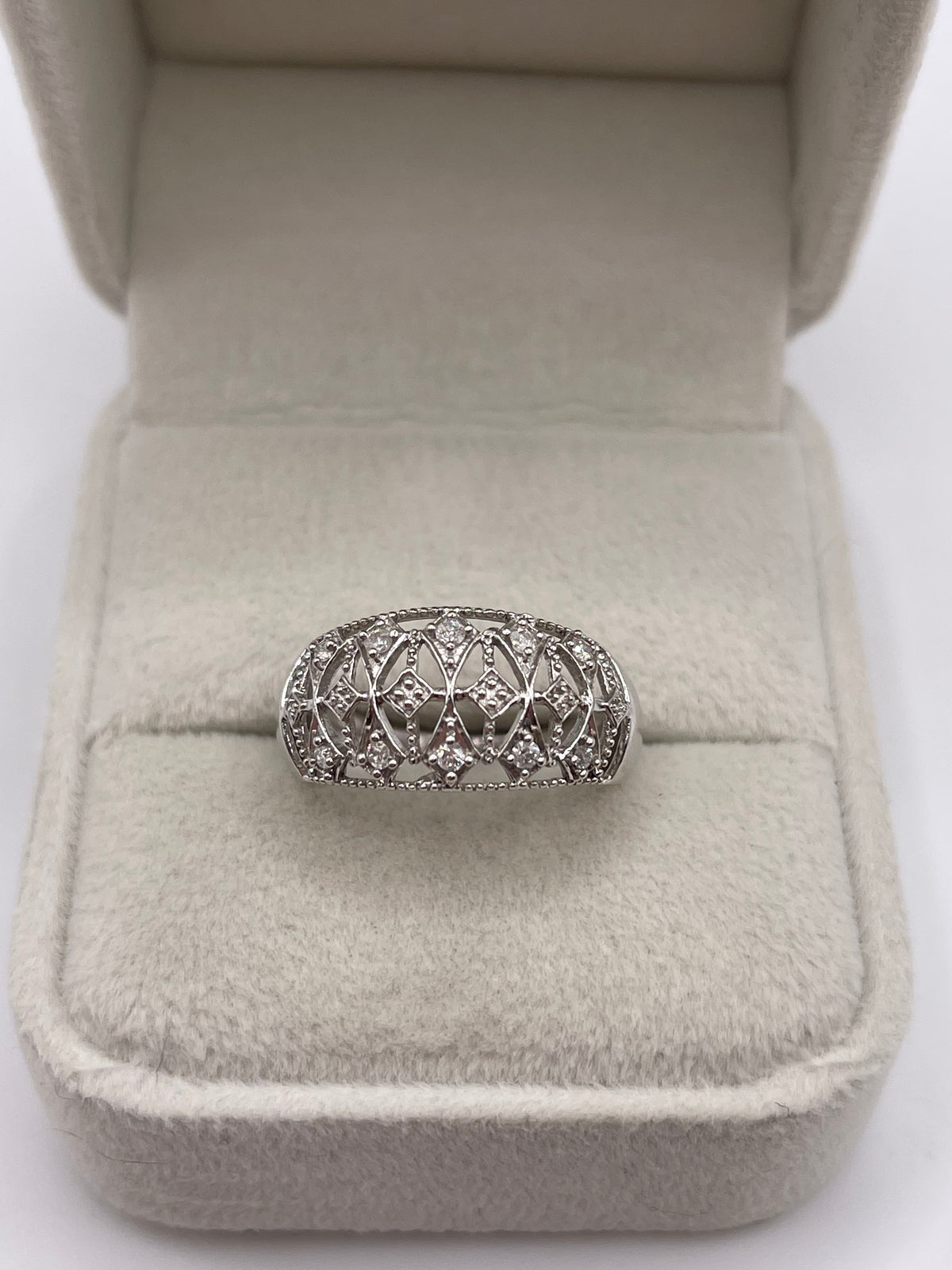 9ct white gold diamond cluster ring