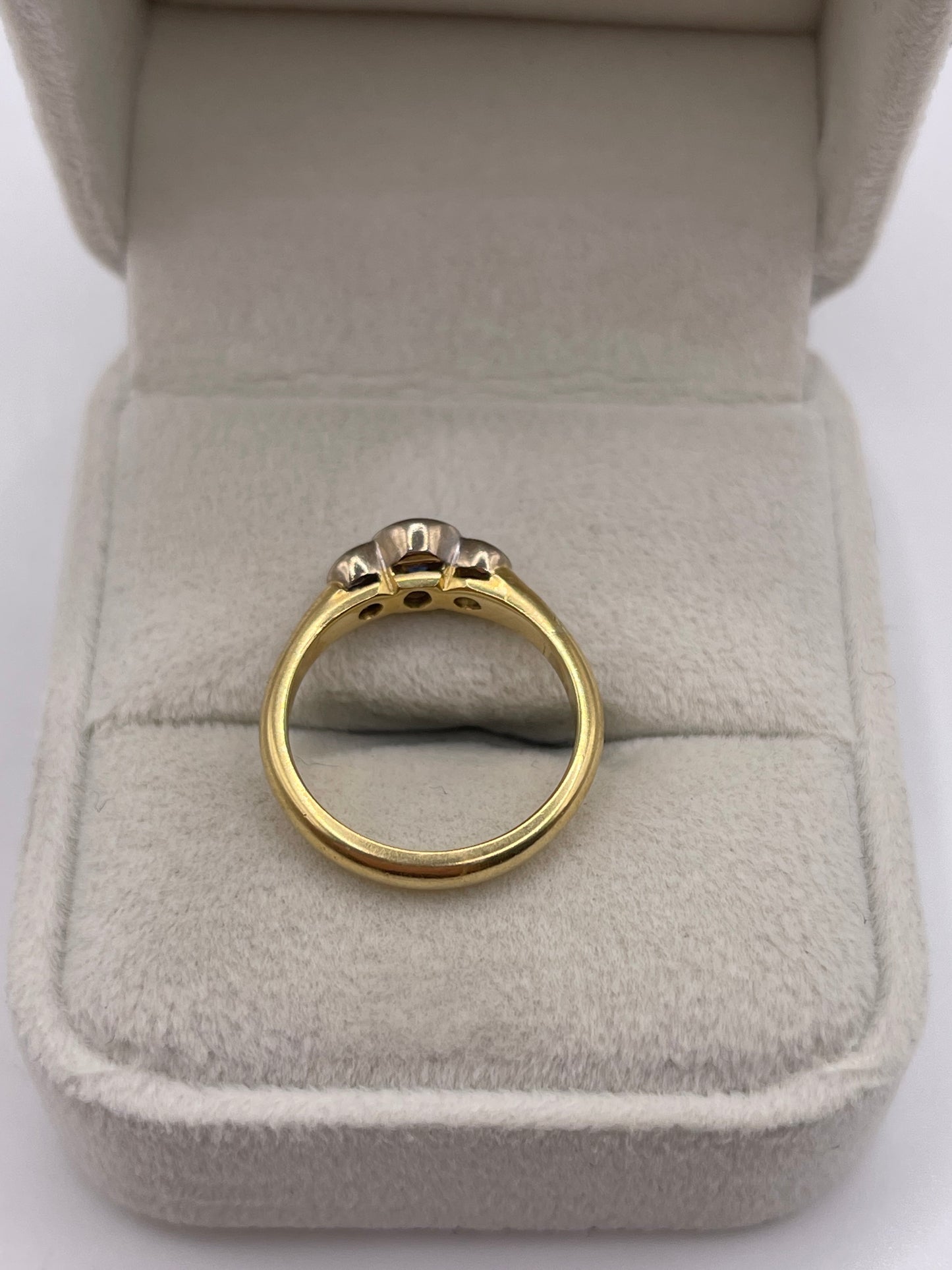 18ct gold sapphire and diamond ring