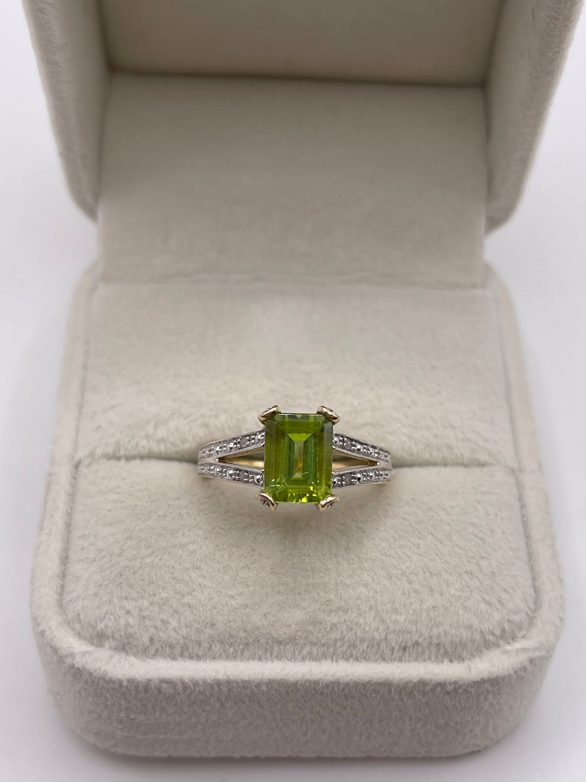 9ct gold peridot and diamond ring