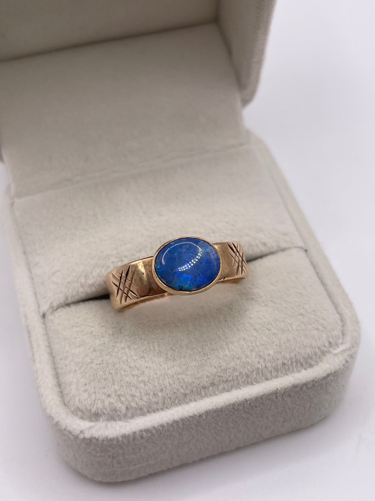 9ct gold opal doublet ring