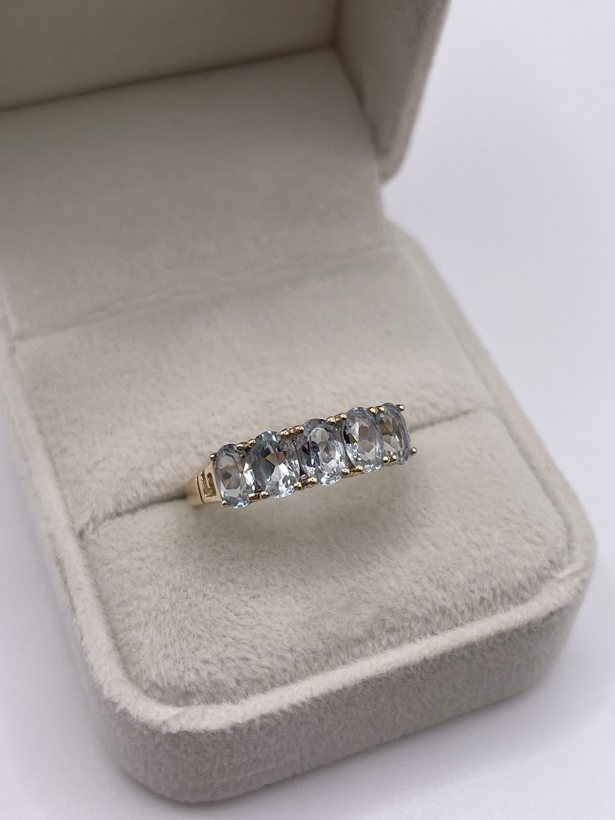 9ct gold aquamarine ring