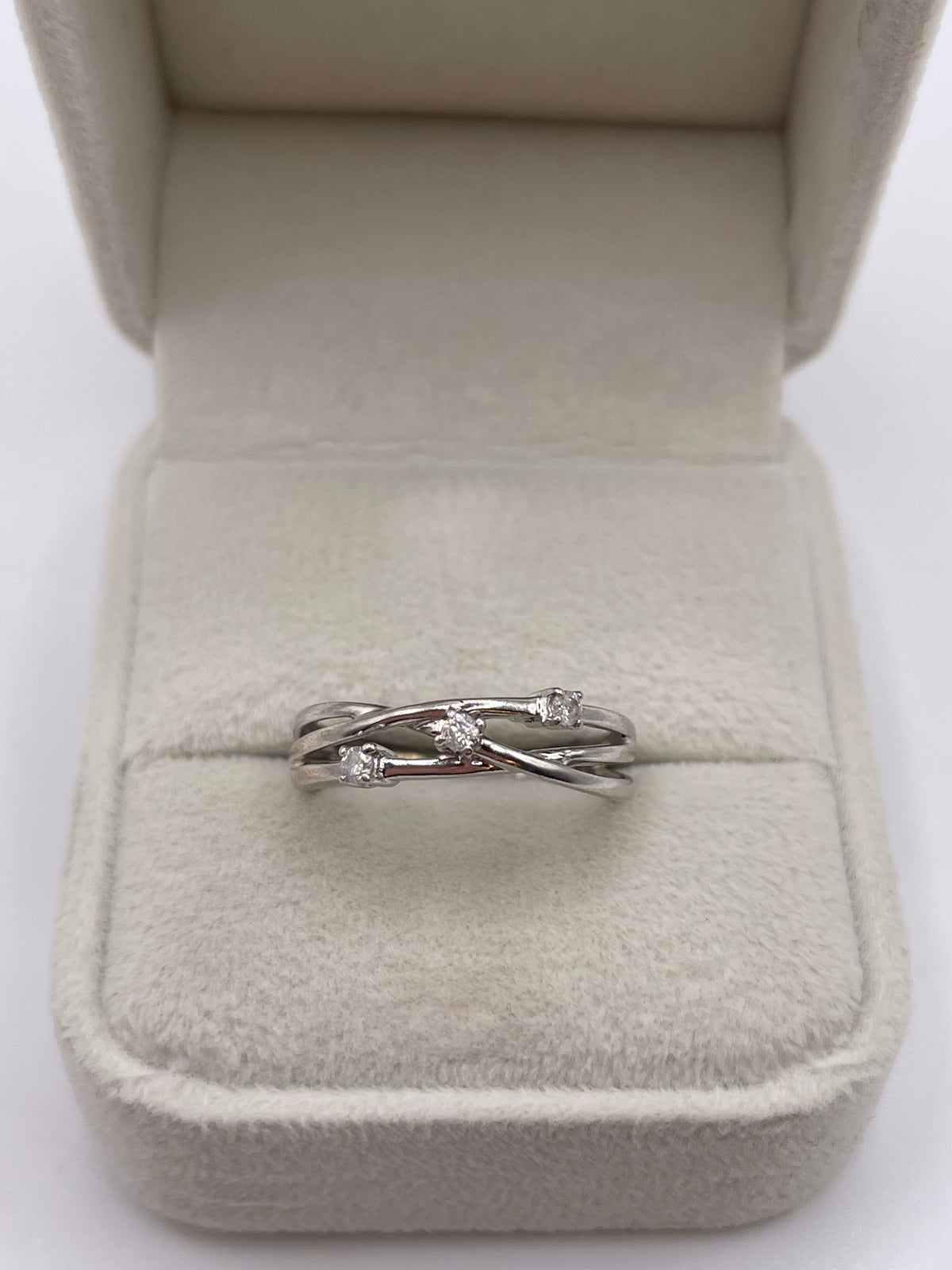 9ct white gold diamond ring