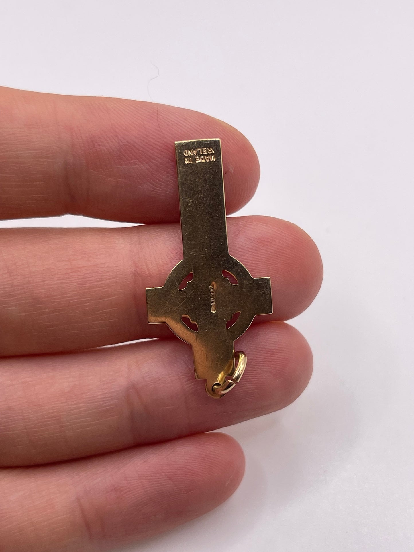 9ct gold cross pendant
