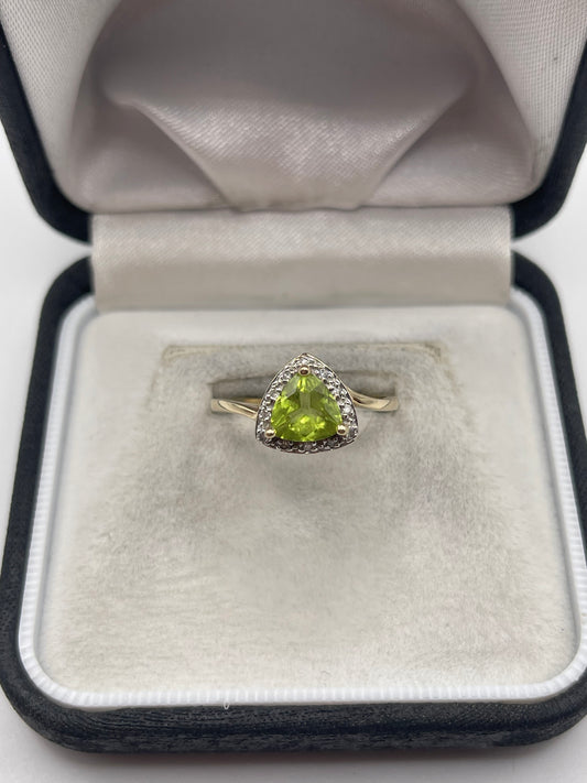 9ct gold peridot and diamond ring