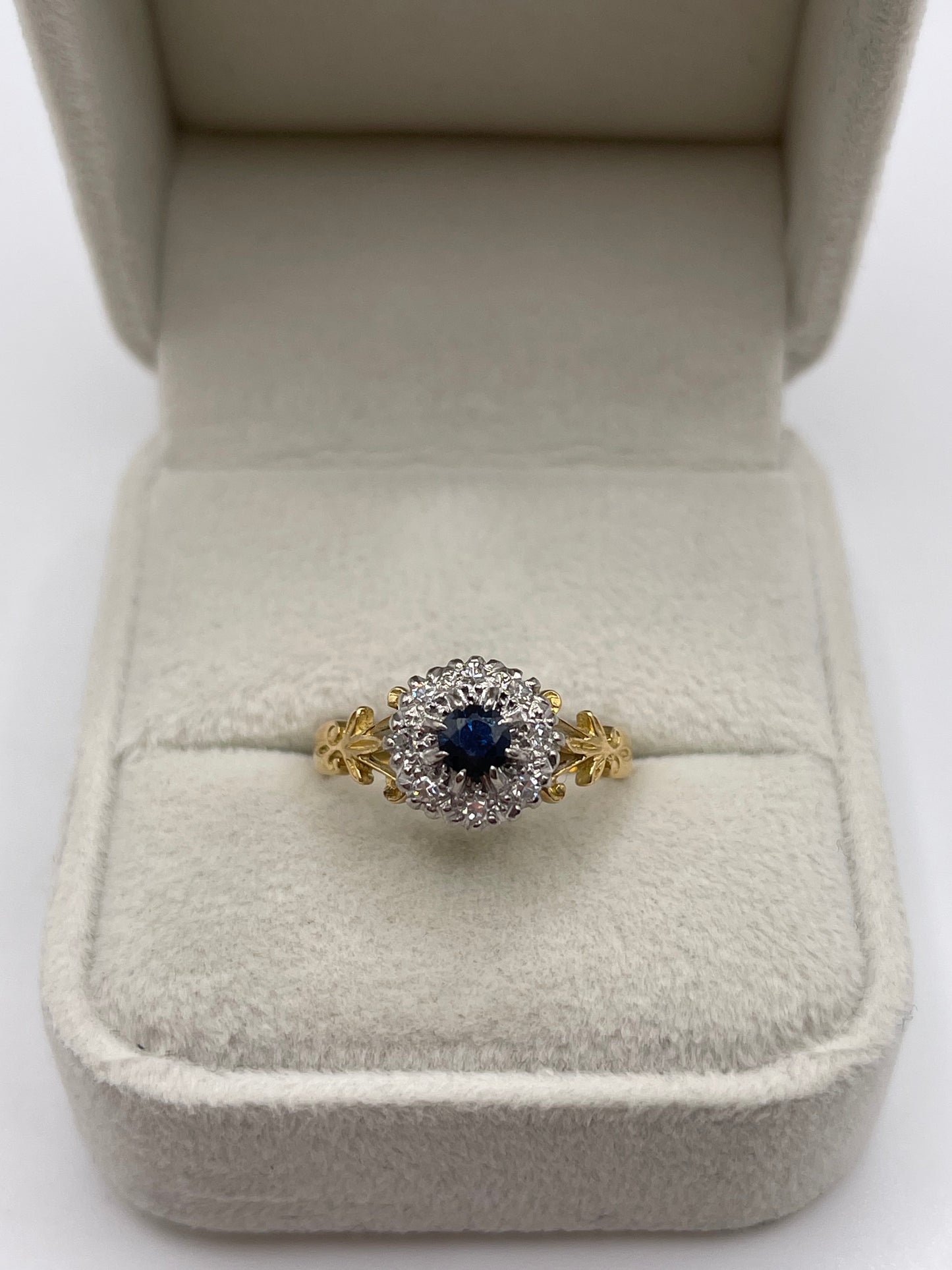 18ct gold sapphire and diamond ring
