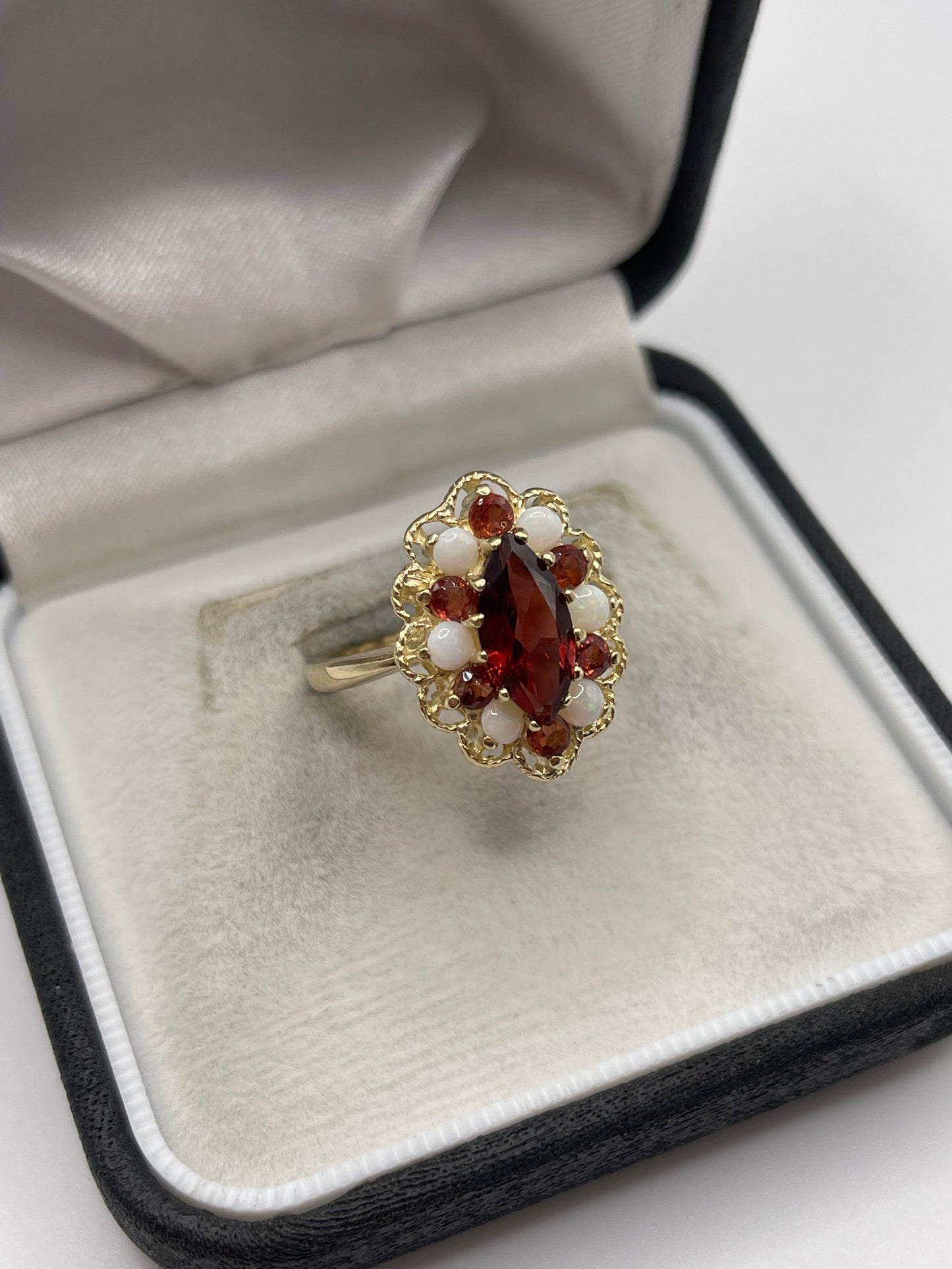 9ct gold garnet and opal ring