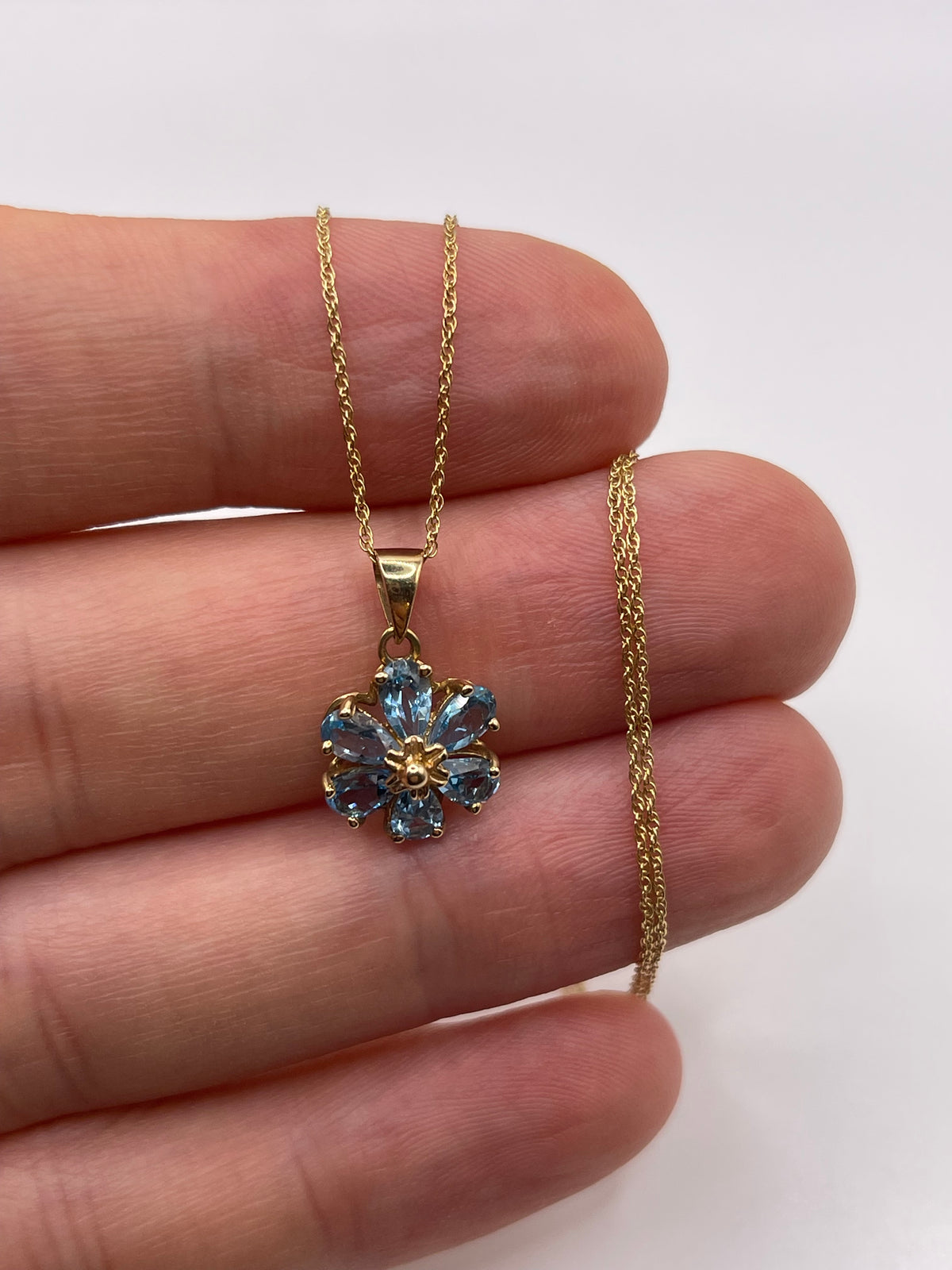 9ct gold topaz necklace