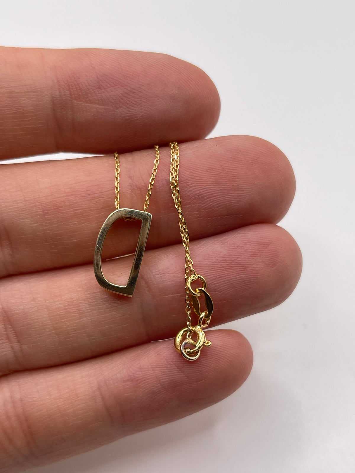 9ct gold initial D necklace