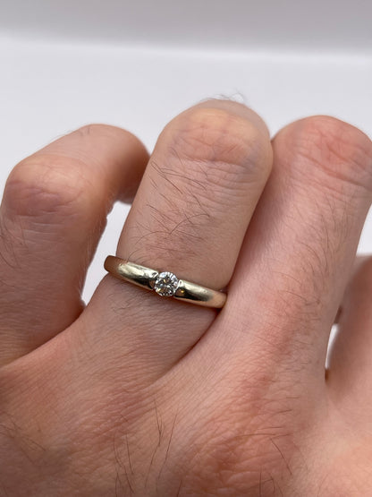 9ct white gold diamond ring