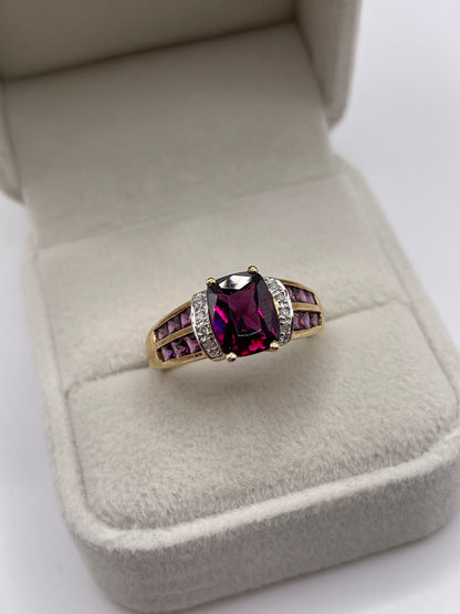9ct gold garnet and diamond ring
