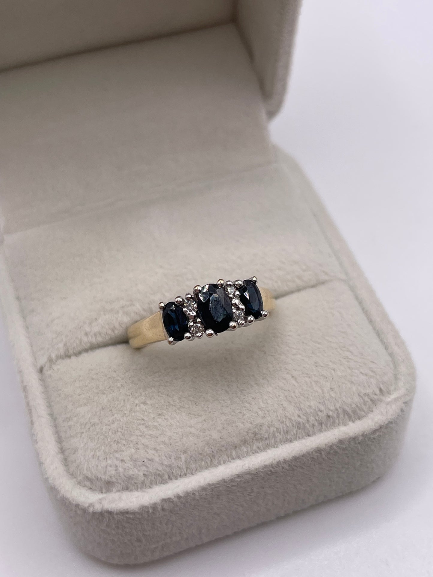 9ct gold sapphire and diamond ring