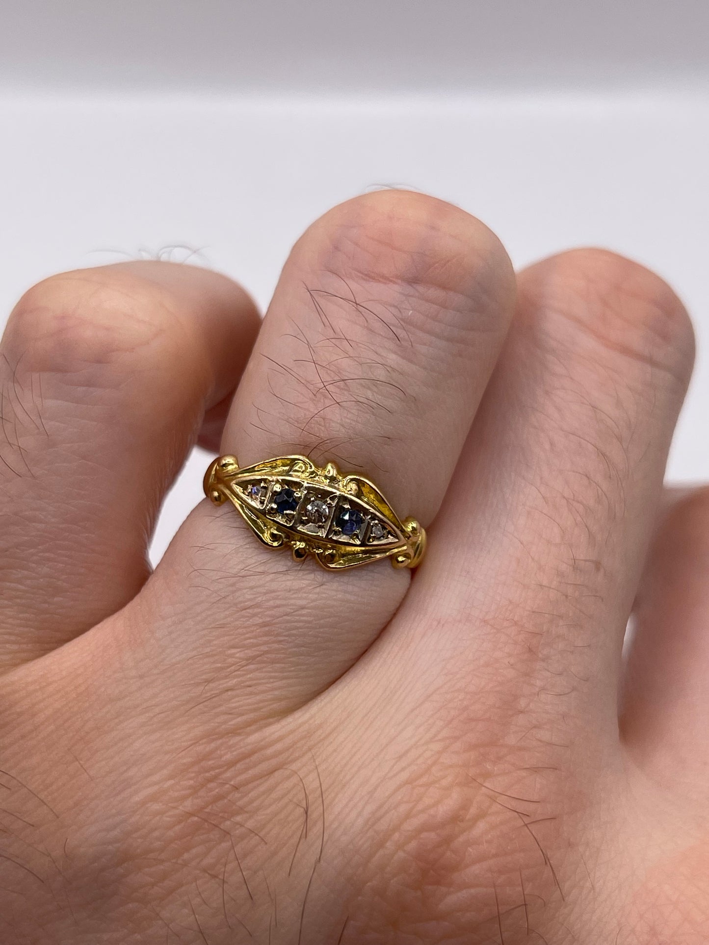 Antique 18ct gold sapphire and diamond ring