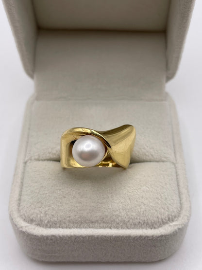 Heavy 18ct gold pearl ring