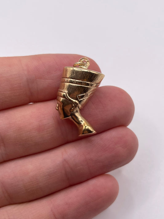 9ct gold queen Nefertiti pendant