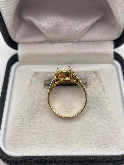 18ct gold opal ring