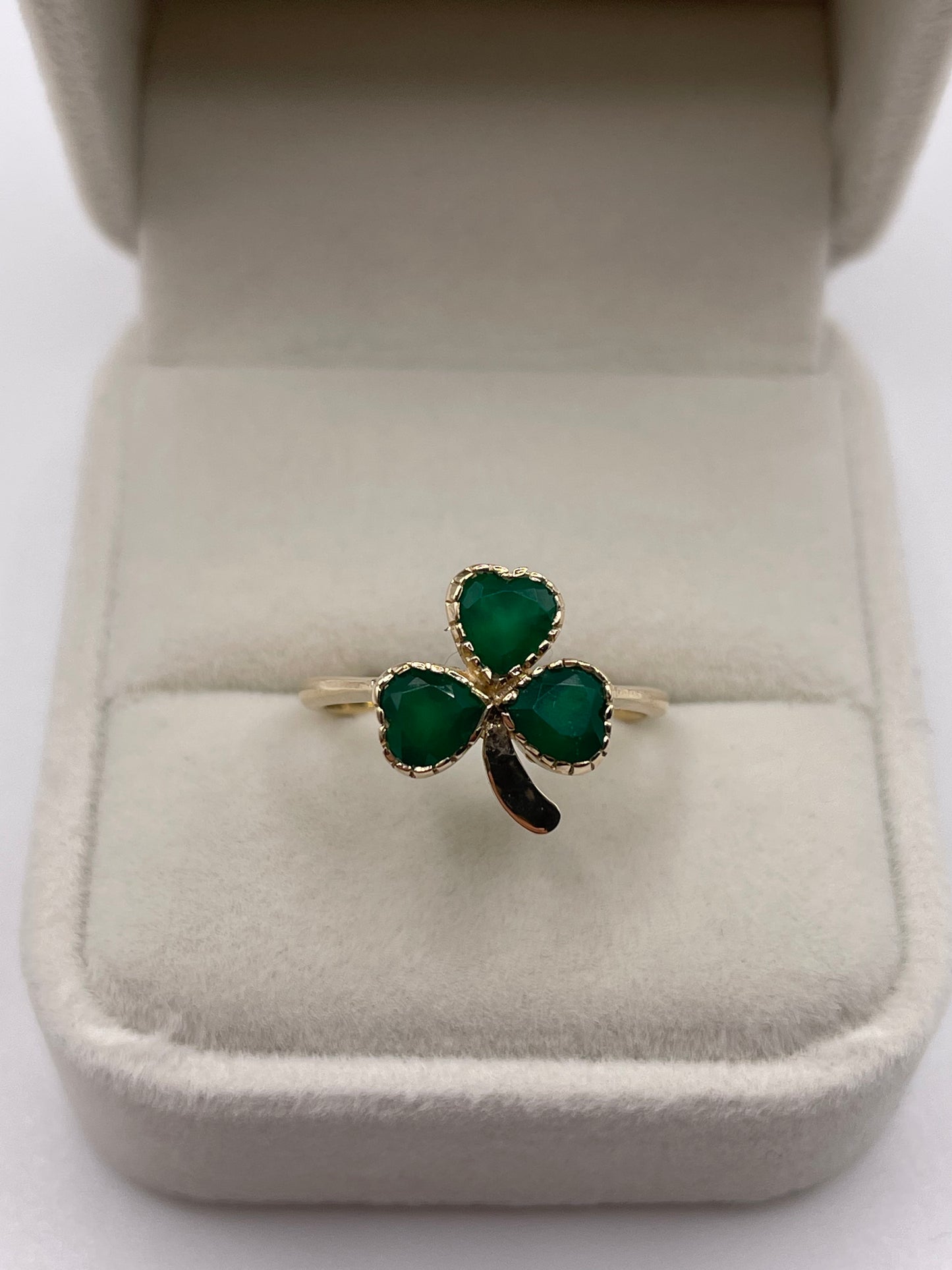9ct gold green agate clover ring