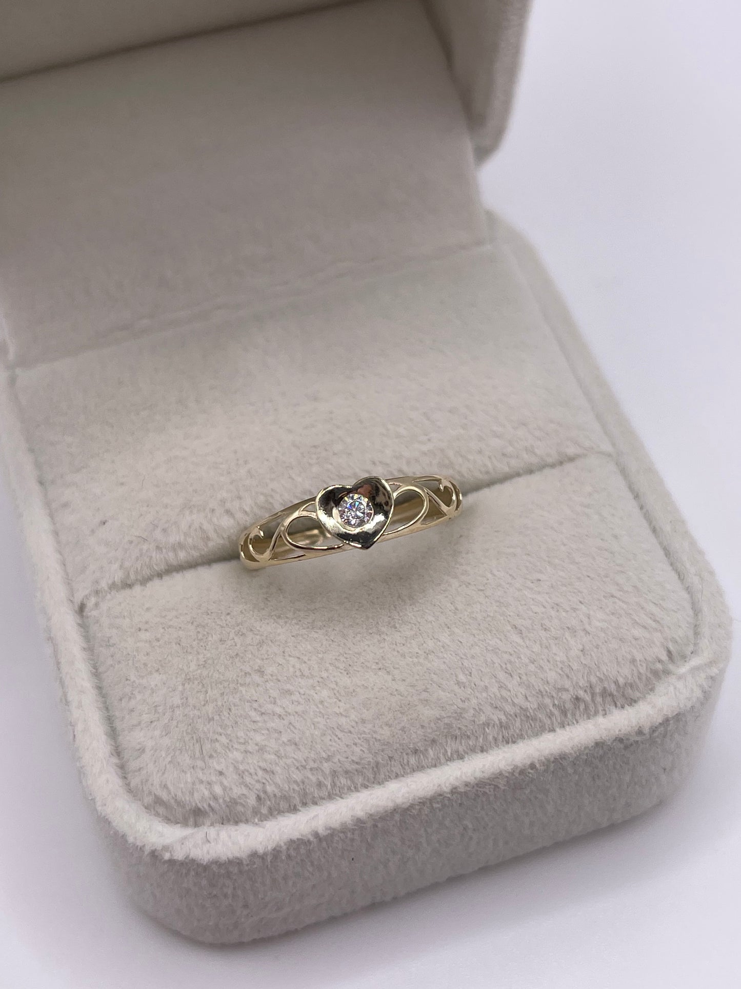 9ct gold cz heart ring