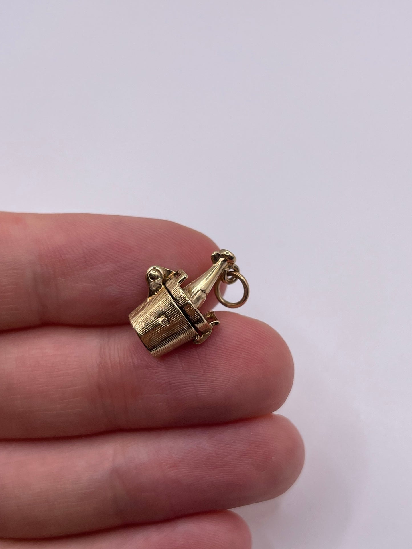 9ct gold champagne charm