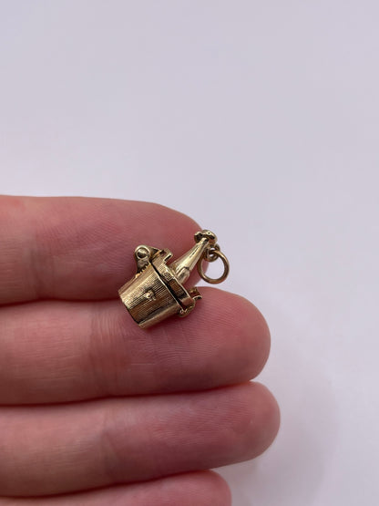 9ct gold champagne charm