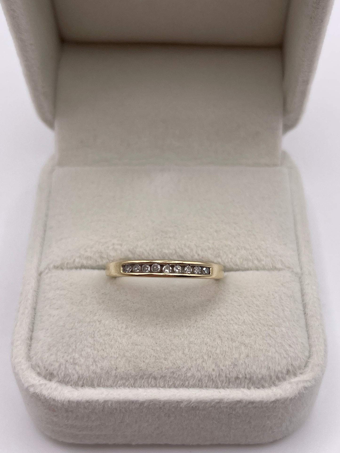 9ct gold diamond ring