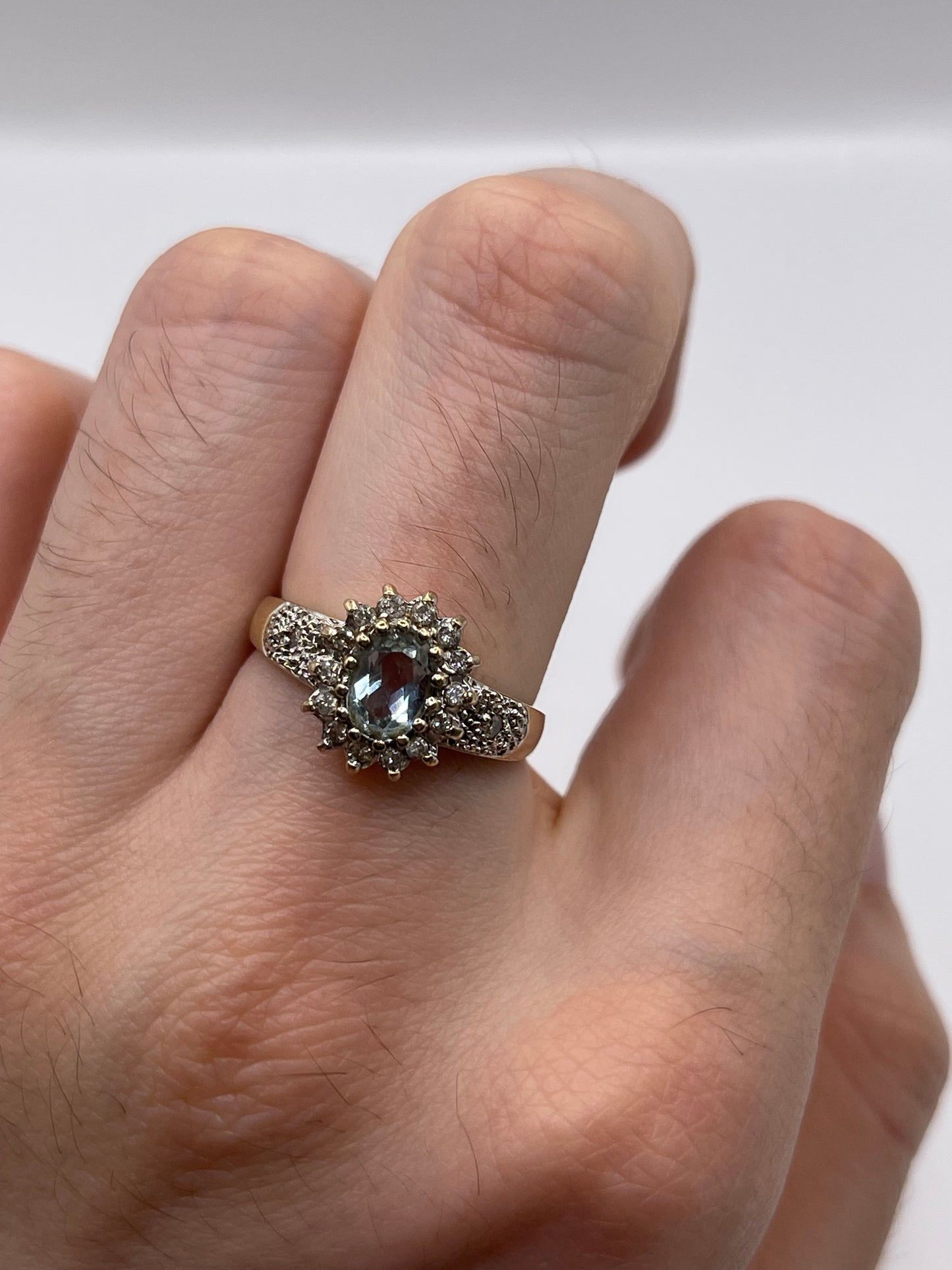 9ct gold aquamarine and diamond ring