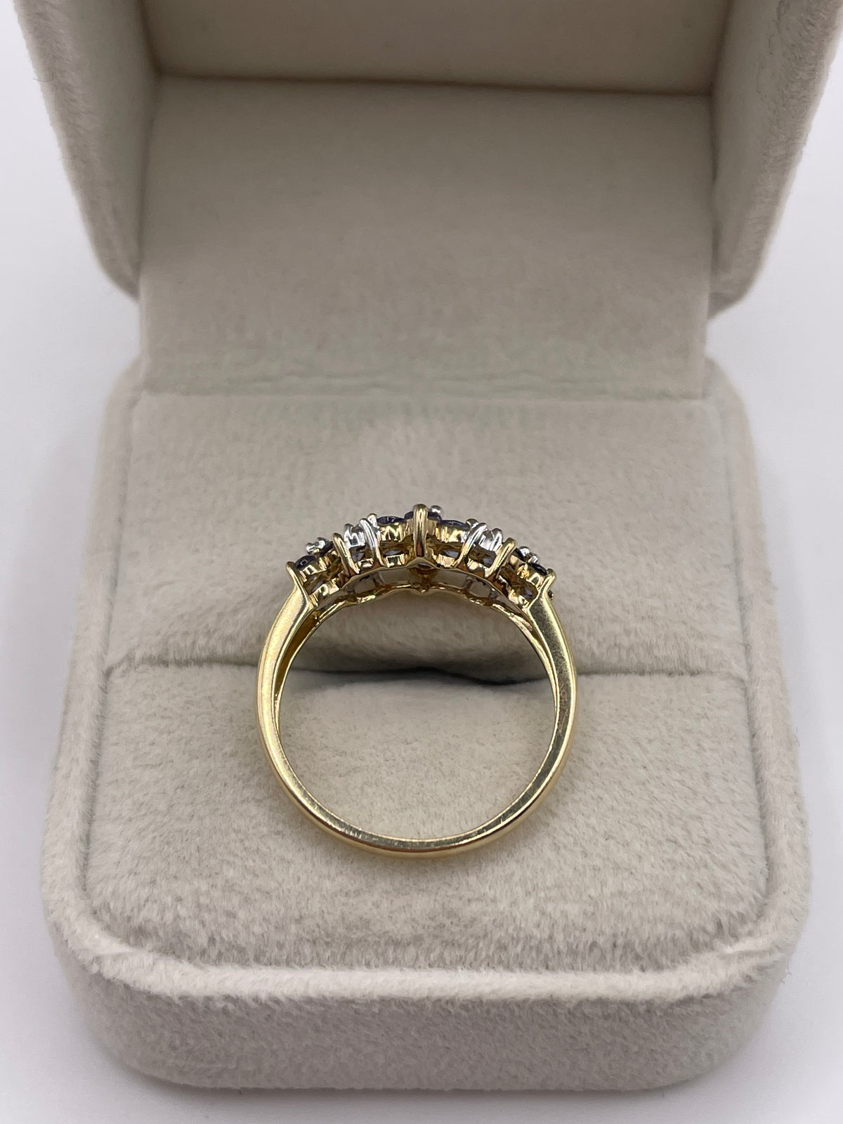 9ct gold tanzanite and diamond cluster ring
