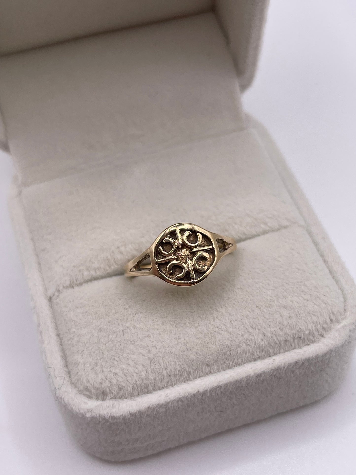 9ct gold ring