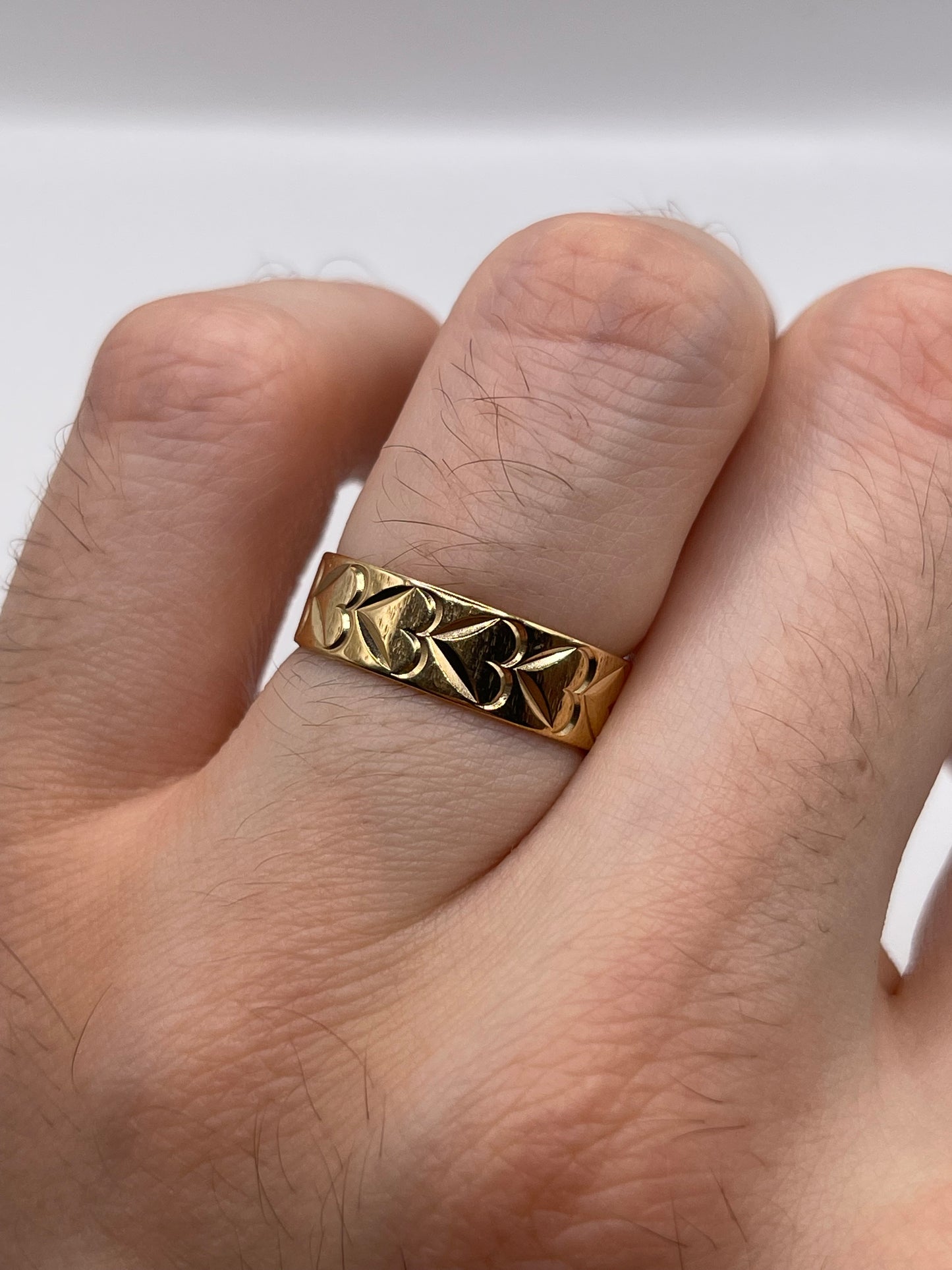 9ct gold patterned band
