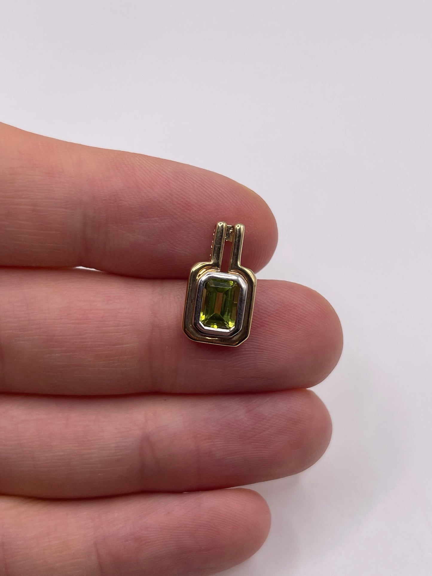 9ct two tone gold peridot pendant