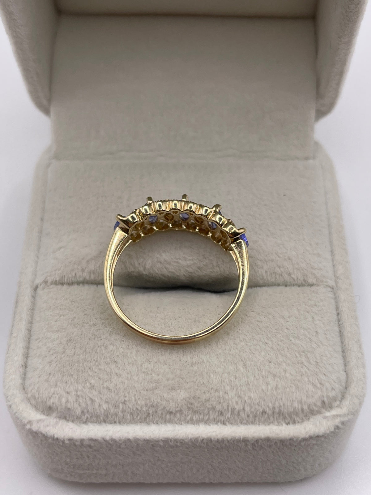 9ct gold tanzanite and diamond ring