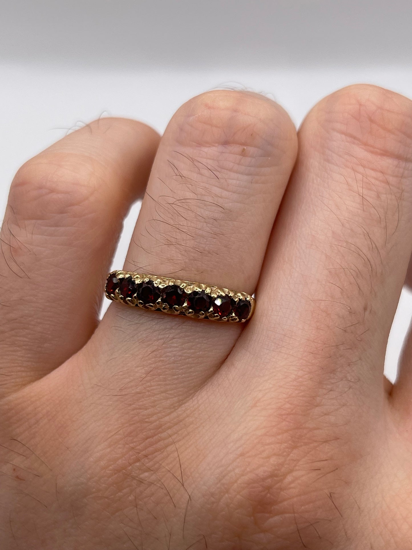 9ct gold garnet ring