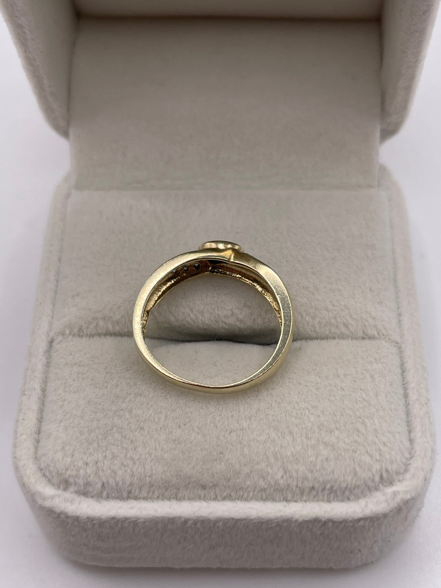 9ct gold sapphire and diamond ring
