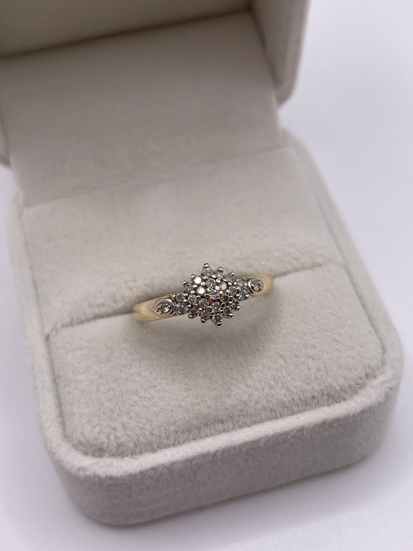 9ct gold diamond cluster ring