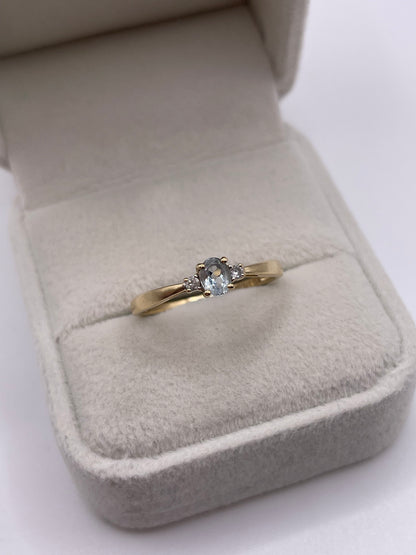9ct gold aquamarine and diamond ring