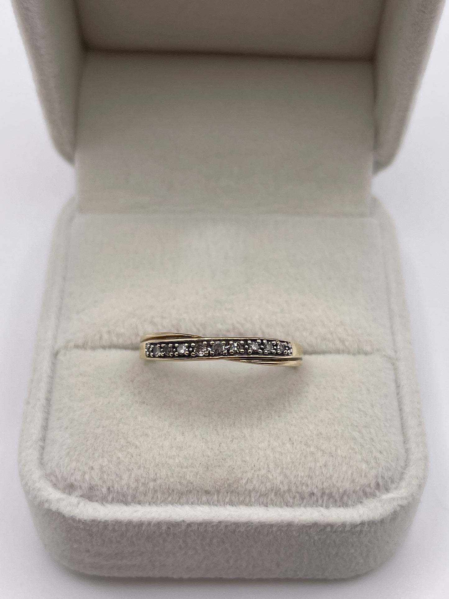 9ct gold diamond ring