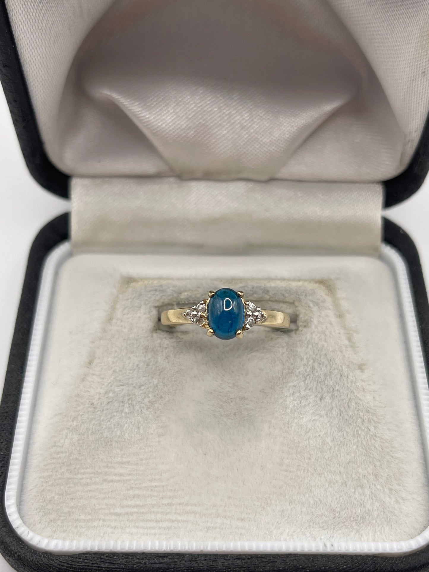 9ct gold cabochon blue apatite and zircon ring
