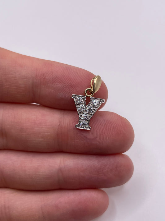 9ct gold cz initial Y pendant